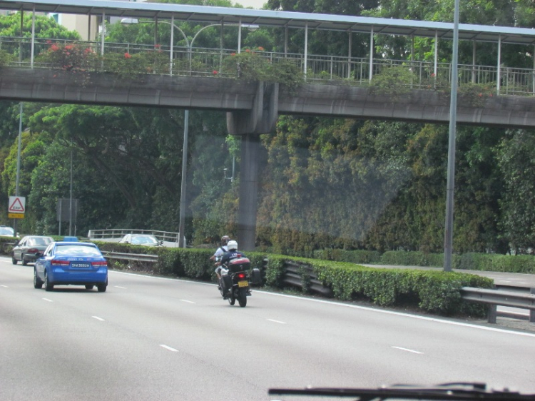 Xe vs "siêu xe"...Singapore được săn bởi...ridervietnam ^^ :) Xe vs "siêu xe"...Singapore được săn bởi...ridervietnam ^^ :)