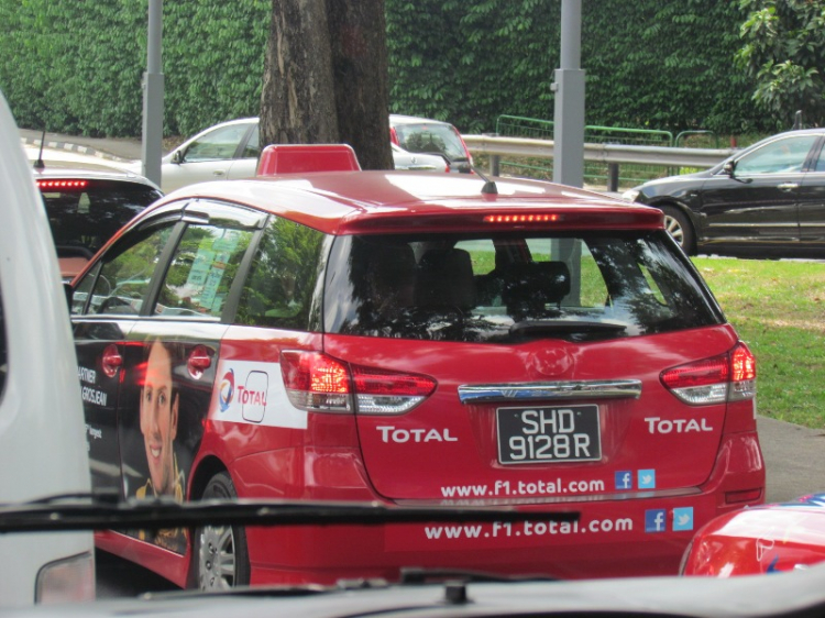 Xe vs "siêu xe"...Singapore được săn bởi...ridervietnam ^^ :) Xe vs "siêu xe"...Singapore được săn bởi...ridervietnam ^^ :)