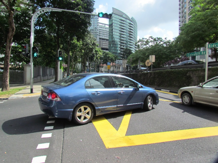 Xe vs "siêu xe"...Singapore được săn bởi...ridervietnam ^^ :)