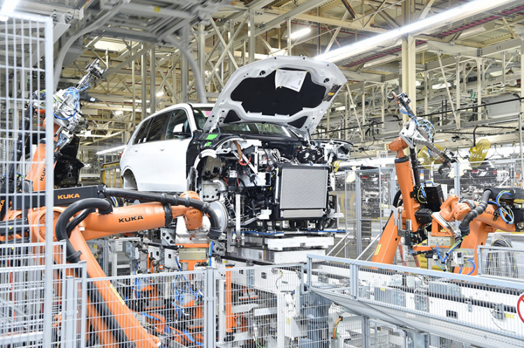 BMW X7 lộ diện trong nhà máy, sẵn sàng ra mắt vào năm sau