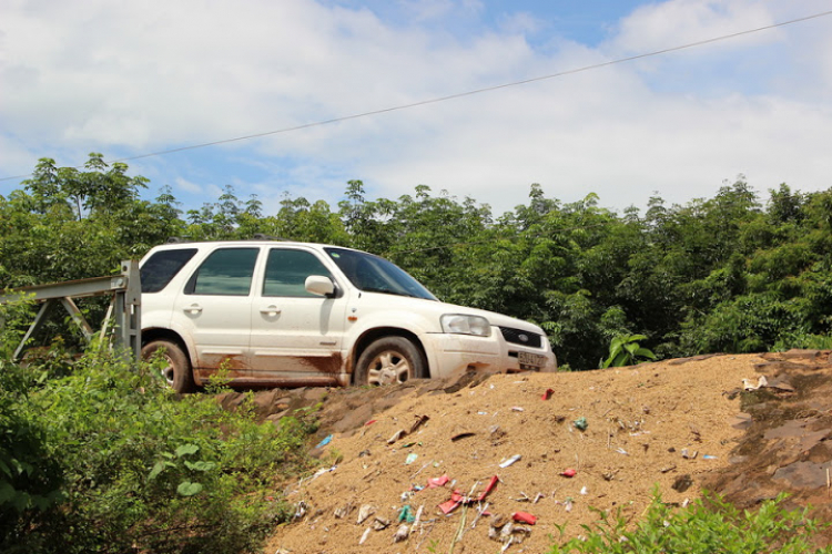 Em đã cưới tình yêu Escape, 2002, 3.0 V6, cảm ơn các bác hội Ford đã giúp em..