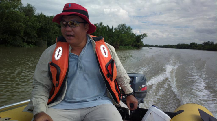 Du ngoạn trên biển bằng xuồng phao bơm hơi. Du ngoạn trên biển bằng xuồng phao bơm hơi.