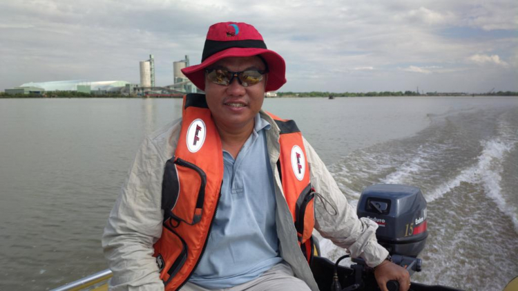 Du ngoạn trên biển bằng xuồng phao bơm hơi. Du ngoạn trên biển bằng xuồng phao bơm hơi.