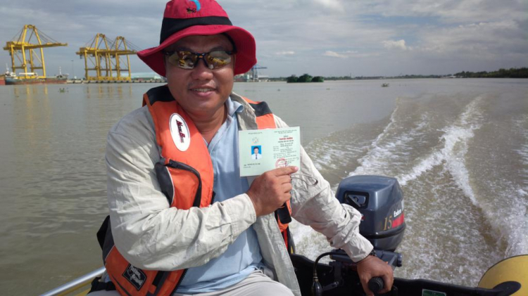 Du ngoạn trên biển bằng xuồng phao bơm hơi. Du ngoạn trên biển bằng xuồng phao bơm hơi.