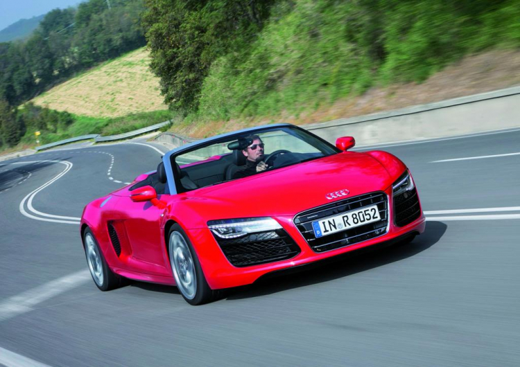 AUDI R8 SPYDER V10