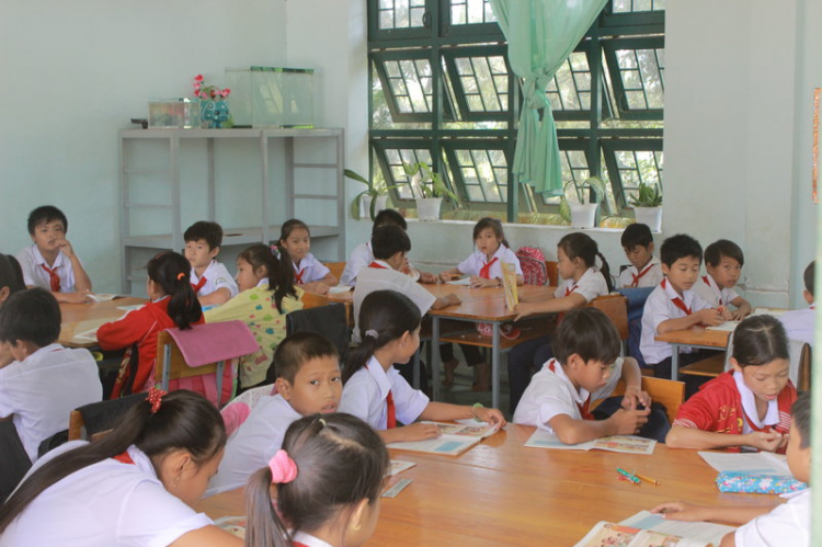 Từ thiện và biển xanh ngày hè Từ thiện và biển xanh ngày hè