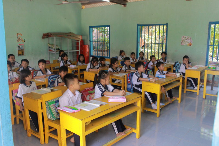 Từ thiện và biển xanh ngày hè Từ thiện và biển xanh ngày hè