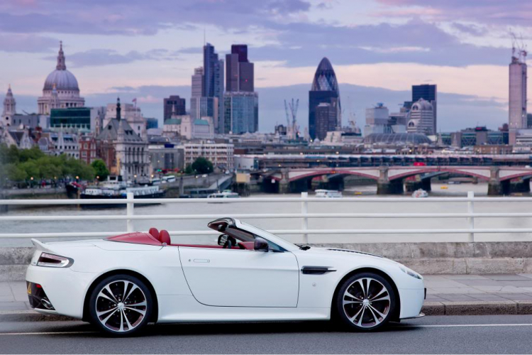 ASTON MARTIN V12 VANTAGE ROADSTER