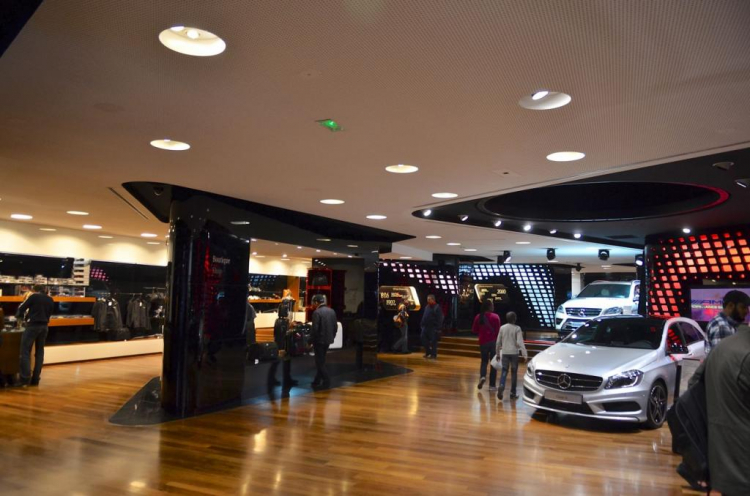 Ghé thăm showroom Mercedes tại Đại lộ Champ elysees