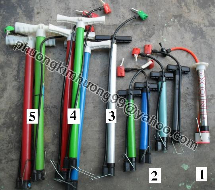 Tiệm sửa/nâng cấp xe đạp. Tiệm sửa/nâng cấp xe đạp.