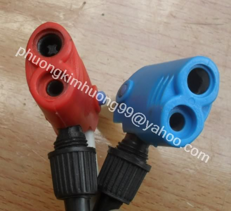 Tiệm sửa/nâng cấp xe đạp. Tiệm sửa/nâng cấp xe đạp.