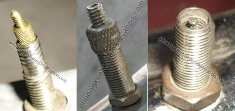Tiệm sửa/nâng cấp xe đạp. Tiệm sửa/nâng cấp xe đạp.