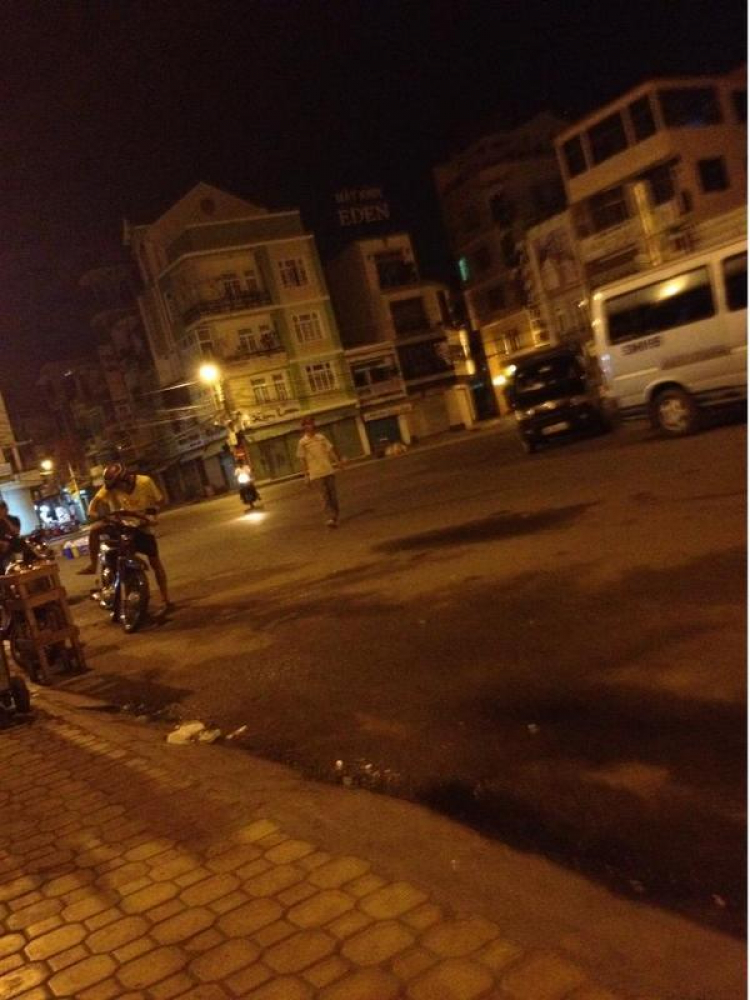 Hành trình xuyên 1/2 Việt 6 người 2 tài xế 2250 km trong 4 ngày Hành trình xuyên 1/2 Việt 6 người 2 tài xế 2250 km trong 4 ngày