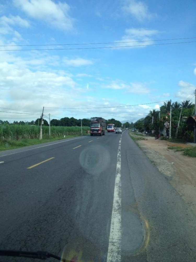Hành trình xuyên 1/2 Việt 6 người 2 tài xế 2250 km trong 4 ngày Hành trình xuyên 1/2 Việt 6 người 2 tài xế 2250 km trong 4 ngày