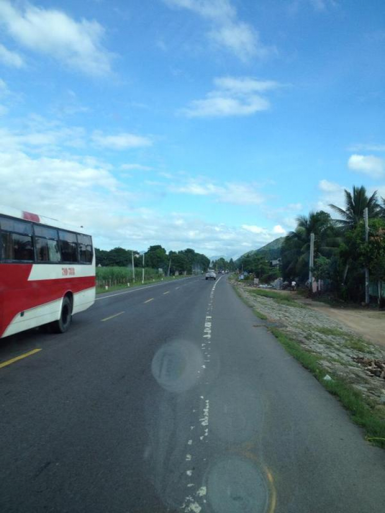 Hành trình xuyên 1/2 Việt 6 người 2 tài xế 2250 km trong 4 ngày Hành trình xuyên 1/2 Việt 6 người 2 tài xế 2250 km trong 4 ngày