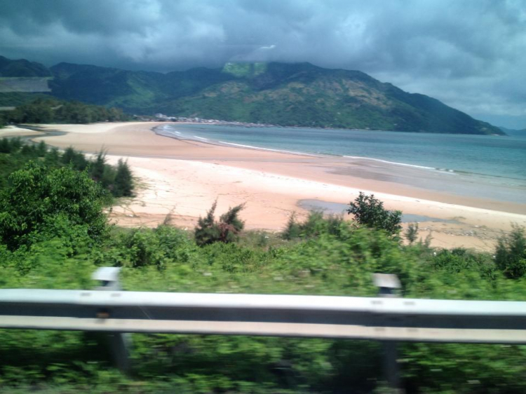 Hành trình xuyên 1/2 Việt 6 người 2 tài xế 2250 km trong 4 ngày Hành trình xuyên 1/2 Việt 6 người 2 tài xế 2250 km trong 4 ngày
