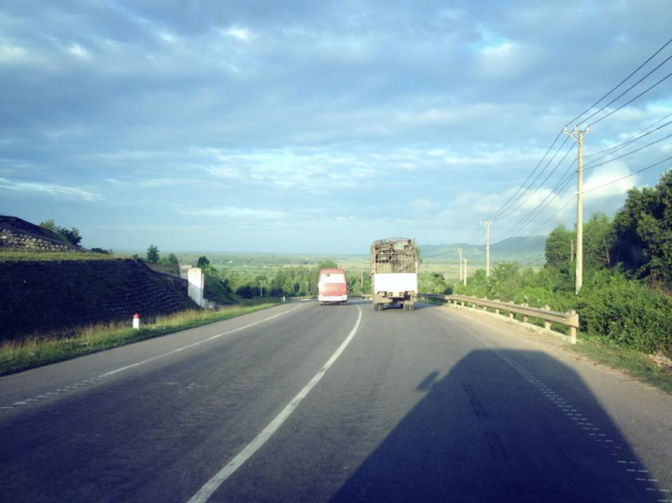 Hành trình xuyên 1/2 Việt 6 người 2 tài xế 2250 km trong 4 ngày Hành trình xuyên 1/2 Việt 6 người 2 tài xế 2250 km trong 4 ngày