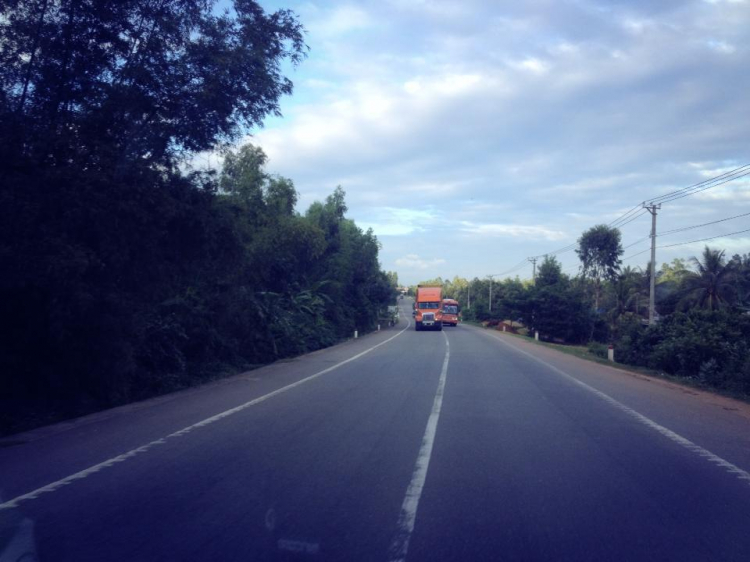 Hành trình xuyên 1/2 Việt 6 người 2 tài xế 2250 km trong 4 ngày Hành trình xuyên 1/2 Việt 6 người 2 tài xế 2250 km trong 4 ngày