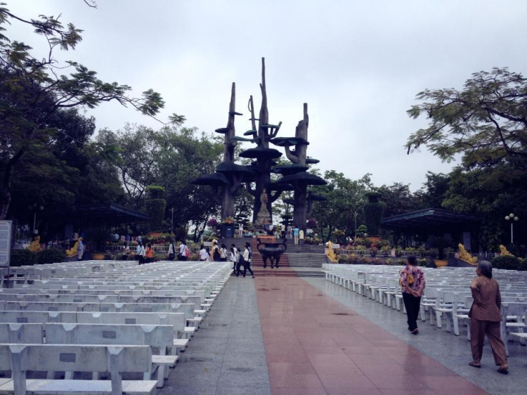 Hành trình xuyên 1/2 Việt 6 người 2 tài xế 2250 km trong 4 ngày