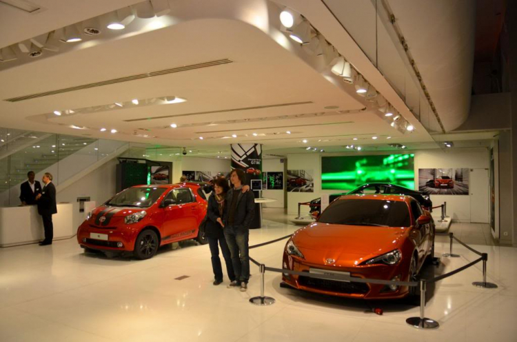 Ghé thăm showroom Toyota tại Đại lộ Champ elysees