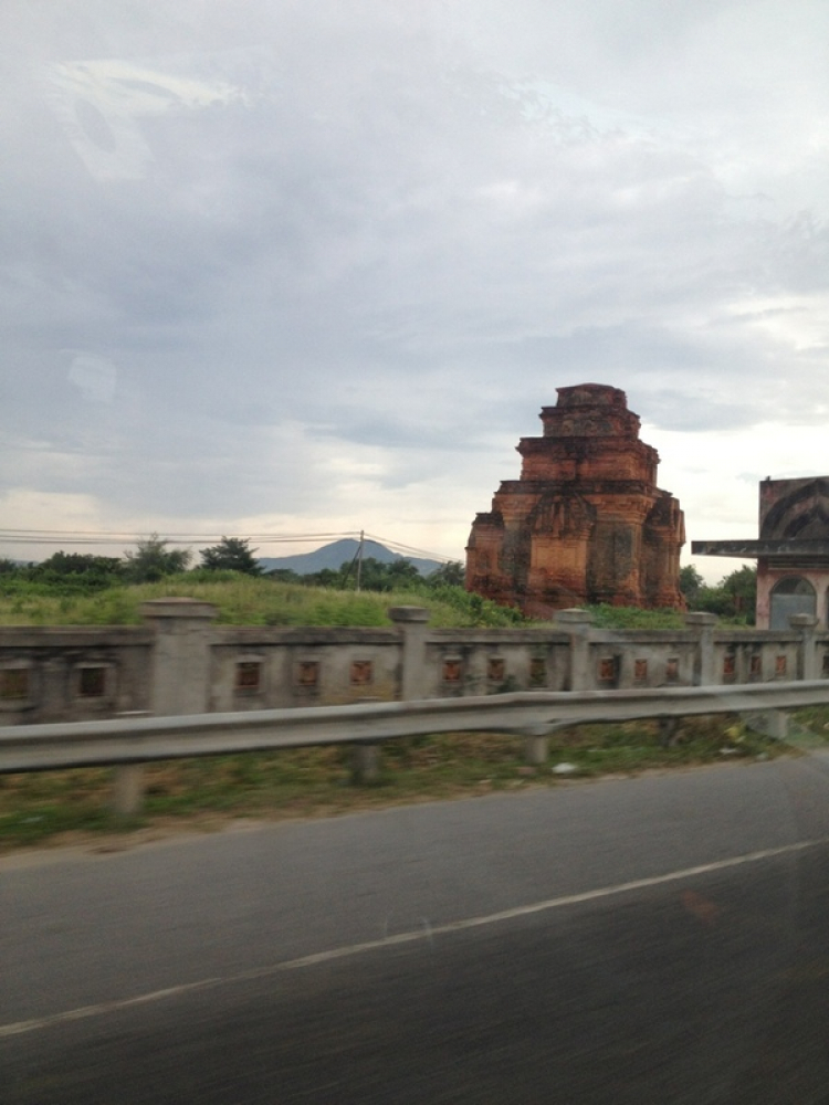 Hành trình xuyên 1/2 Việt 6 người 2 tài xế 2250 km trong 4 ngày