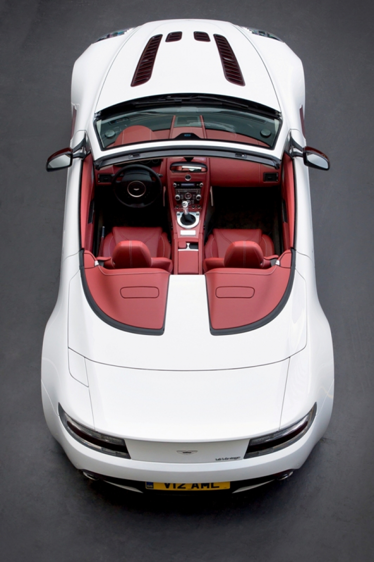 ASTON MARTIN V12 VANTAGE ROADSTER