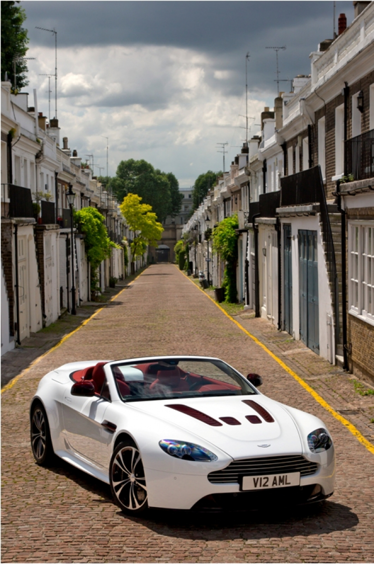 ASTON MARTIN V12 VANTAGE ROADSTER