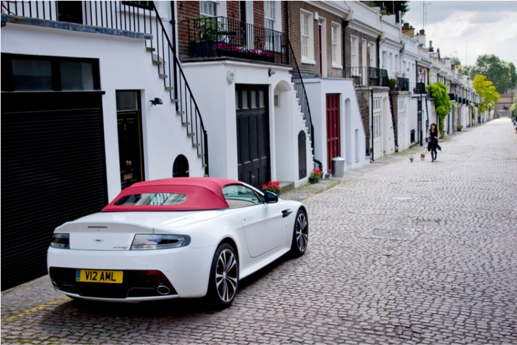 ASTON MARTIN V12 VANTAGE ROADSTER