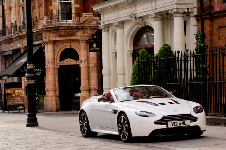 ASTON MARTIN V12 VANTAGE ROADSTER