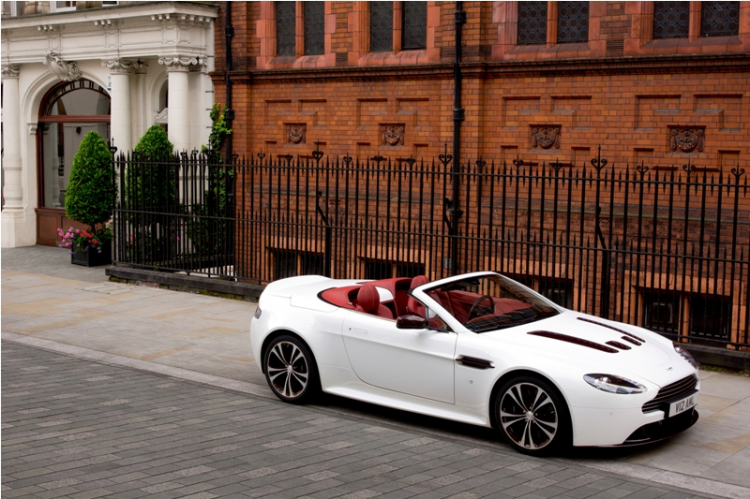 ASTON MARTIN V12 VANTAGE ROADSTER