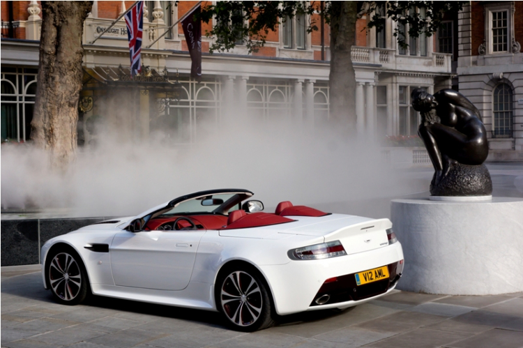 ASTON MARTIN V12 VANTAGE ROADSTER