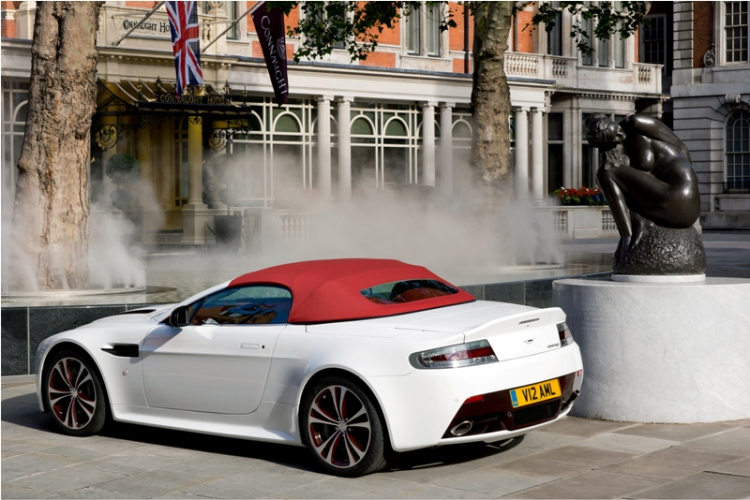 ASTON MARTIN V12 VANTAGE ROADSTER