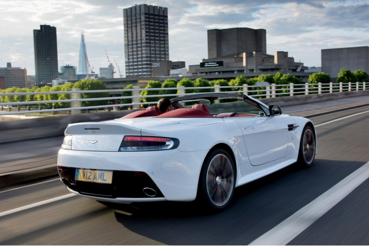 ASTON MARTIN V12 VANTAGE ROADSTER