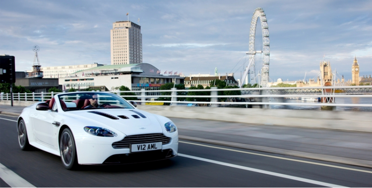 ASTON MARTIN V12 VANTAGE ROADSTER