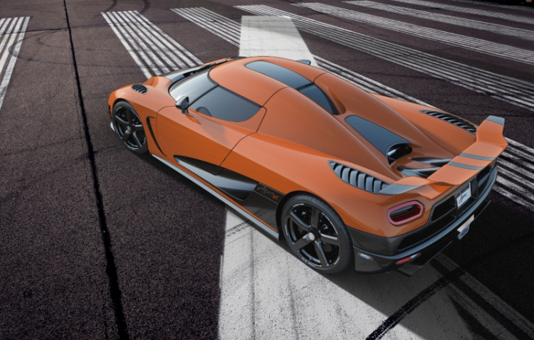 Một ngày nào đó.........KOENIGSEGG AGERA R sẽ.............nhập mà không tái xuất tại VN ;)