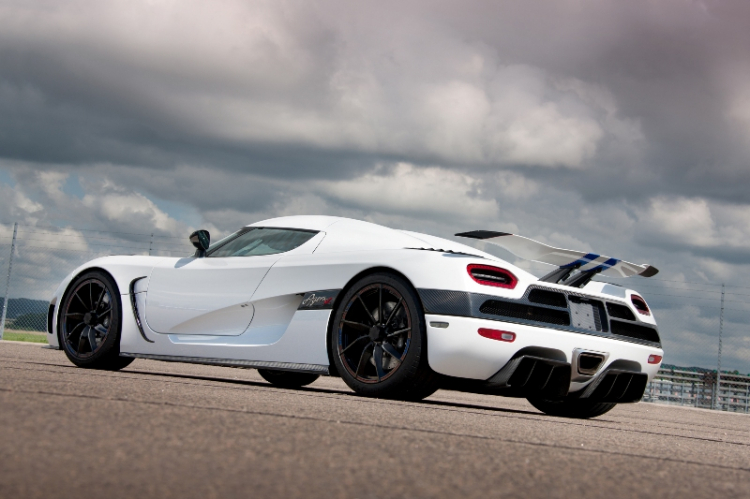 Một ngày nào đó.........KOENIGSEGG AGERA R sẽ.............nhập mà không tái xuất tại VN ;)