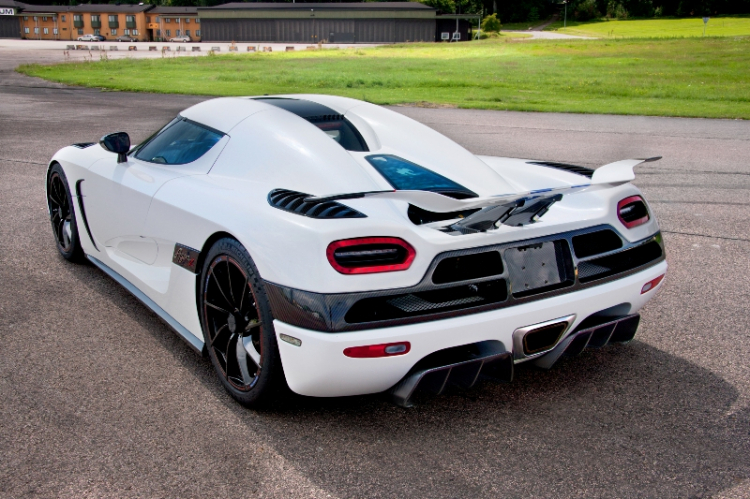 Một ngày nào đó.........KOENIGSEGG AGERA R sẽ.............nhập mà không tái xuất tại VN ;)