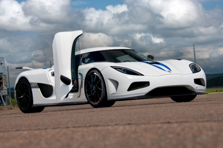 Một ngày nào đó.........KOENIGSEGG AGERA R sẽ.............nhập mà không tái xuất tại VN ;)