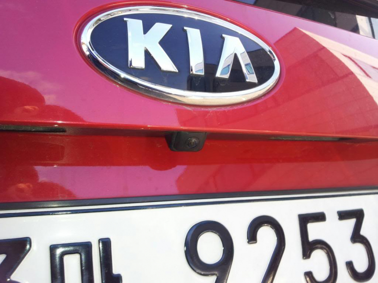 Phân vân giữa KIA RAY và Em chân dài khác Phân vân giữa KIA RAY và Em chân dài khác