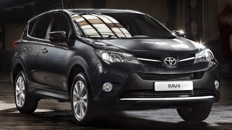 Toyota RAV4 2013 có giá từ 23.300 USD