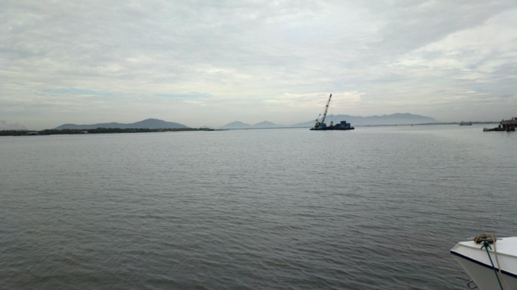 Du ngoạn trên biển bằng xuồng phao bơm hơi. Du ngoạn trên biển bằng xuồng phao bơm hơi.