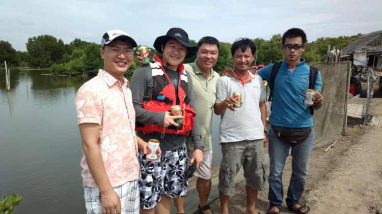 Du ngoạn trên biển bằng xuồng phao bơm hơi. Du ngoạn trên biển bằng xuồng phao bơm hơi.