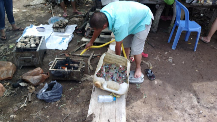 Du ngoạn trên biển bằng xuồng phao bơm hơi. Du ngoạn trên biển bằng xuồng phao bơm hơi.