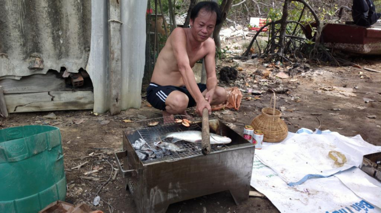 Du ngoạn trên biển bằng xuồng phao bơm hơi. Du ngoạn trên biển bằng xuồng phao bơm hơi.