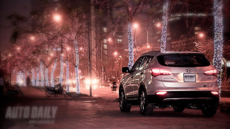 Các cụ cho em lời bình về bức ảnh Santa Fe 2013 mới chụp với!!! Các cụ cho em lời bình về bức ảnh Santa Fe 2013 mới chụp với!!!