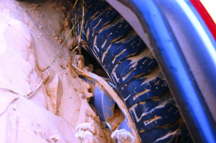 Phần lớn xe hai cầu đều có thể off road đồi cát được... nếu biết cách! Phần lớn xe hai cầu đều có thể off road đồi cát được... nếu biết cách!