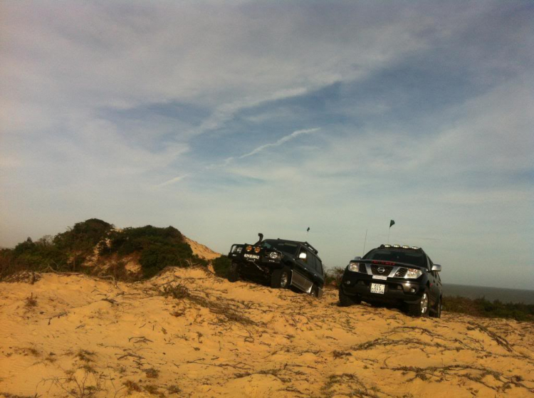 Phần lớn xe hai cầu đều có thể off road đồi cát được... nếu biết cách! Phần lớn xe hai cầu đều có thể off road đồi cát được... nếu biết cách!