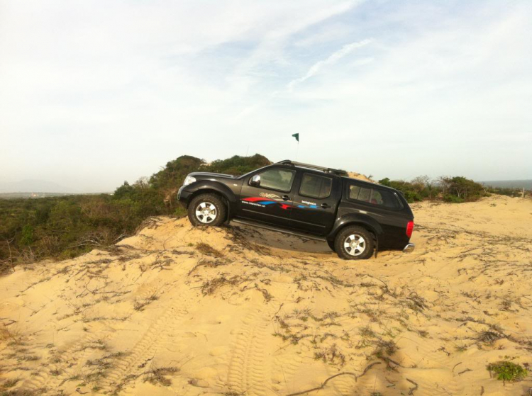 Phần lớn xe hai cầu đều có thể off road đồi cát được... nếu biết cách! Phần lớn xe hai cầu đều có thể off road đồi cát được... nếu biết cách!