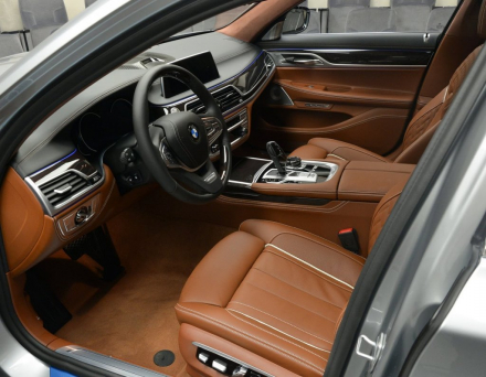 bmw-abu-dhabi-760li-excellence-12.jpg