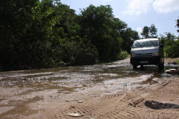 Sedan không nên đi đường Ninh Chữ - Vĩnh Hy Sedan không nên đi đường Ninh Chữ - Vĩnh Hy